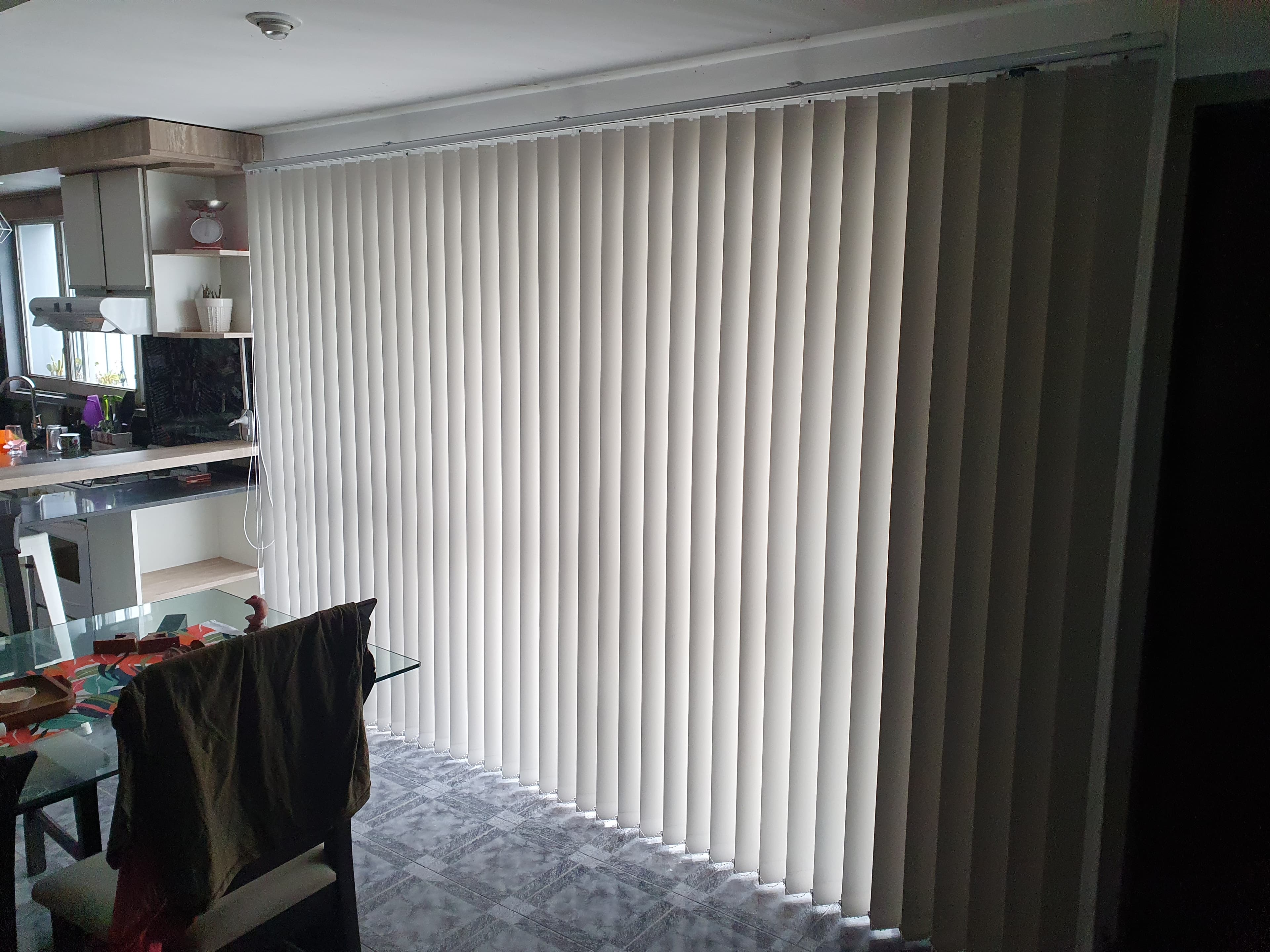 Instalación de banda vertical por Vorhang Cortinas